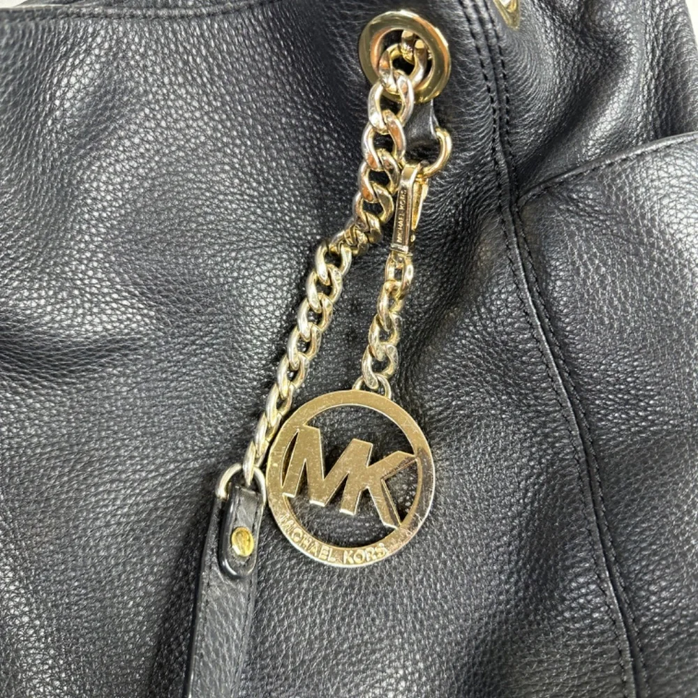 Michael Kors Black‎ Pebbled Leather Gold Chain Shoulder Bag - Picture 4 of 8